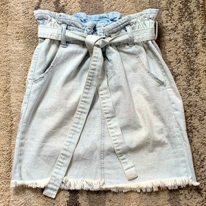 Women's SO High Rise Elastic Waist Pull On Distressed Denim Skirt Size 0
